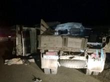 На автотрассе М-7 столкнулись МАЗ и ГАЗ - один из водителей оказался под грузовиком