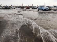 Автостоянка превратилась в болото