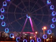 Почему новое колесо обозрения подсвечено только с одной стороны?