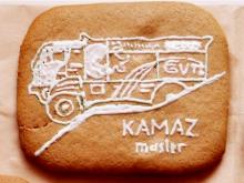 Челнинка испекла сувенирные пряники для команды 'КАМАЗ-мастер'