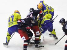 ХК 'Челны' на выезде дважды всухую обыграл 'Юниор' (Курган) и повел в серии плей-офф со счетом 2:0