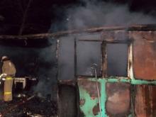 В пожаре сгорели раздевалка хоккеистов клуба «Бригантина», их коньки и клюшки