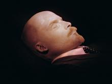 Уход за Лениным в Мавзолее стоит 1.1 млн рублей в месяц. Возьмут ли коммунисты эти расходы на себя?