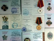 Сын ликвидированного на базе МВД РТ стрелка показал награды своего отца
