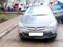 Во дворе дома 43/16 в Новом городе автомобиль задним ходом наехал на девушку