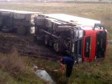 На трассе 'Альметьевск - Бугульма' в кювет опрокинулась фура 'Магнита' с коньяком