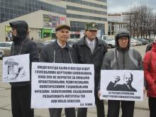 Коммунисты пообещали встать 'живой цепью' в парке Победы 