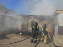 Рабочие забыли выключить электрообогреватель - из-за него сгорела бытовка в Промзоне