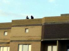 Чьи дети бегают по недостроенному дому 65/03?