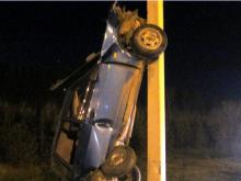 В смертельном ДТП на трассе 'Елабуга - Пермь' автомобиль влетел на столб