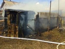 В поселке Комсомолец подожгли сарай умершей хозяйки