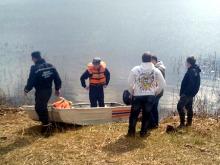 На озере за Автостанцией перевернулась резиновая лодка с пьяным рыбаком