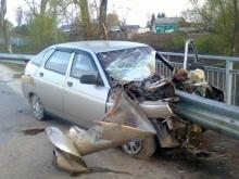 В Татарстане дорожный отбойник прошил автомобиль 'ВАЗ-2112' насквозь