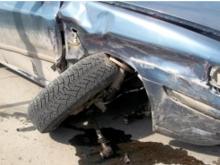 На пересечении проспектов Мира и Яшьлек пенсионер проехал на красный свет и столкнулся с другим авто