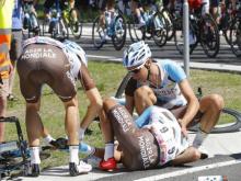 Массовое падение на велогонке 'Джиро д'Италия'. Ильнур Закарин не пострадал