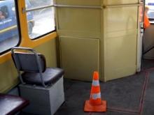 Трамвай резко тронулся - 67-летний пассажир упал и сломал руку