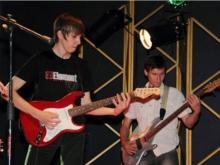 К Дню памяти умерших от СПИД в Набережных Челнах проводят благотворительный концерт 'Школы рока'