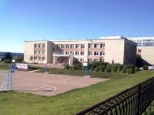 В школе №53 в 38-м комплексе спецслужбы два часа искали бомбу. Теперь ищут звонившего ученика