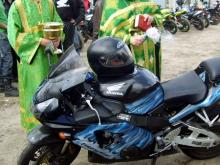 Челнинские байкеры освящают в церкви мотоциклы и читают молитву в мечети