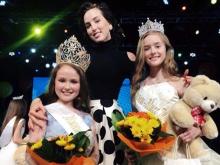 Челнинка Камилла Маликова вручила корону новой 'Мини мисс Татарстана'