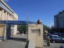 Паркурщиков, развлекавшихся на крыше магазина в 31-м комплексе, обвинили в пожаре