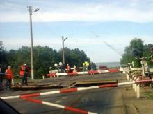 Грузовик без тормозов опять снес барьеры на железнодорожном переезде в Татарстане