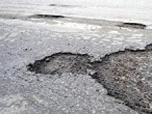 Как ведут ночной ямочный ремонт дороги (видеорепортаж Алексея Алякринского)