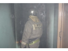 Челнинские полицейские и пожарные ищут мужчину, который разгромил и поджег собственную квартиру