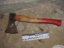 Преступник-рецидивист ударил приятеля топором по голове