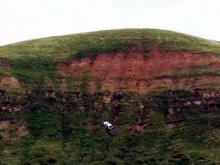 В Татарстане с горы слетел автомобиль с двумя девушками внутри