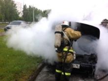 Недалеко от здания КамПИ на местной дороге проспекта Мира загорелся 'ВАЗ-2112'