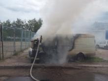 Неизвестные подожгли бесхозную «Газель», которую до этого облюбовали бездомные и дети