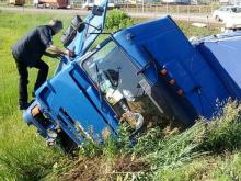 В Татарстане у полуприцепа 'КАМАЗ' отказали тормоза и грузовик перевернулся