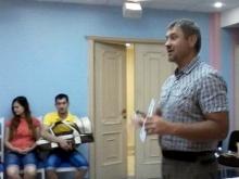 Юрий Соленов поздравил с Днем Отца новоиспеченных пап на выписке новорожденных