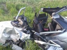 Возле деревни Вишневка в лобовом столкновении разбились насмерть четверо парней