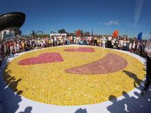 В Татарстане выложили из печенья огромный смайл и испекли суперяичницу