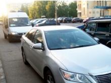 Трое детей попали под колеса машин в своих дворах