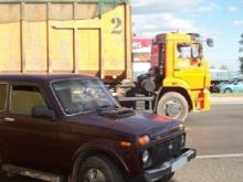 На Орловском кольце 'Нива' сбила стоящую на обочине женщину