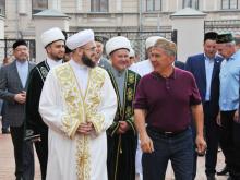 В день праздника Ураза-байрам Рустам Минниханов осмотрел новое здание ДУМ РТ в Казани
