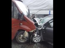 На автотрассе 'Набережные Челны - Казань' лоб в лоб столкнулись 2 автомобиля