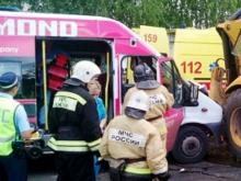 Маршрутка столкнулась с дорожной техникой на проспекте Чулман