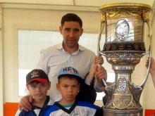 Хоккеист Данис Зарипов привез в Набережные Челны Кубок Гагарина