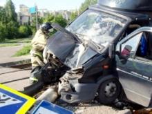 Водитель 'Газели', потеряв сознание, снес столб на Набережночелнинском проспекте