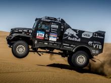 Три экипажа 'КАМАЗ-мастер' приехали первыми на финиш 12-го этапа ралли 'Шелковый путь'