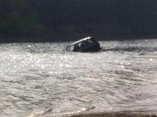 На реке Криуша в Елабужском районе автомобиль эколога унесло течением (видео)