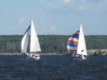 30 юных яхтсменов разбили на берегу Камы палаточный лагерь, где проживут одну неделю