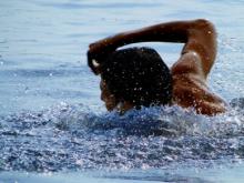 Спортсмен из Москвы удивил челнинских спасателей, переплыв через Каму