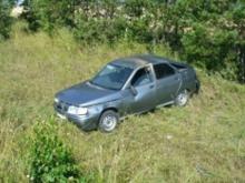 На автодороге между поселками Новотроицкое и Татарстан автомобиль опрокинулся в кювет