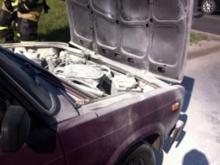 На пересечении проспектов Дружбы народов и Московский на ходу загорелась вазовская 'пятерка'