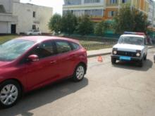 При выезде из двора на проспекте Яшьлек женщина на автомобиле наехала на 15-летнего велосипедиста